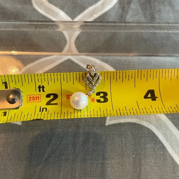 Pearl Earrings​​ - Picture 5 of 6